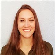 Ofrezco clases particulares de inglés, y apoyo a otras asignaturas. Tengo experiencia con niños llevo 3 años dando clases de apoyo